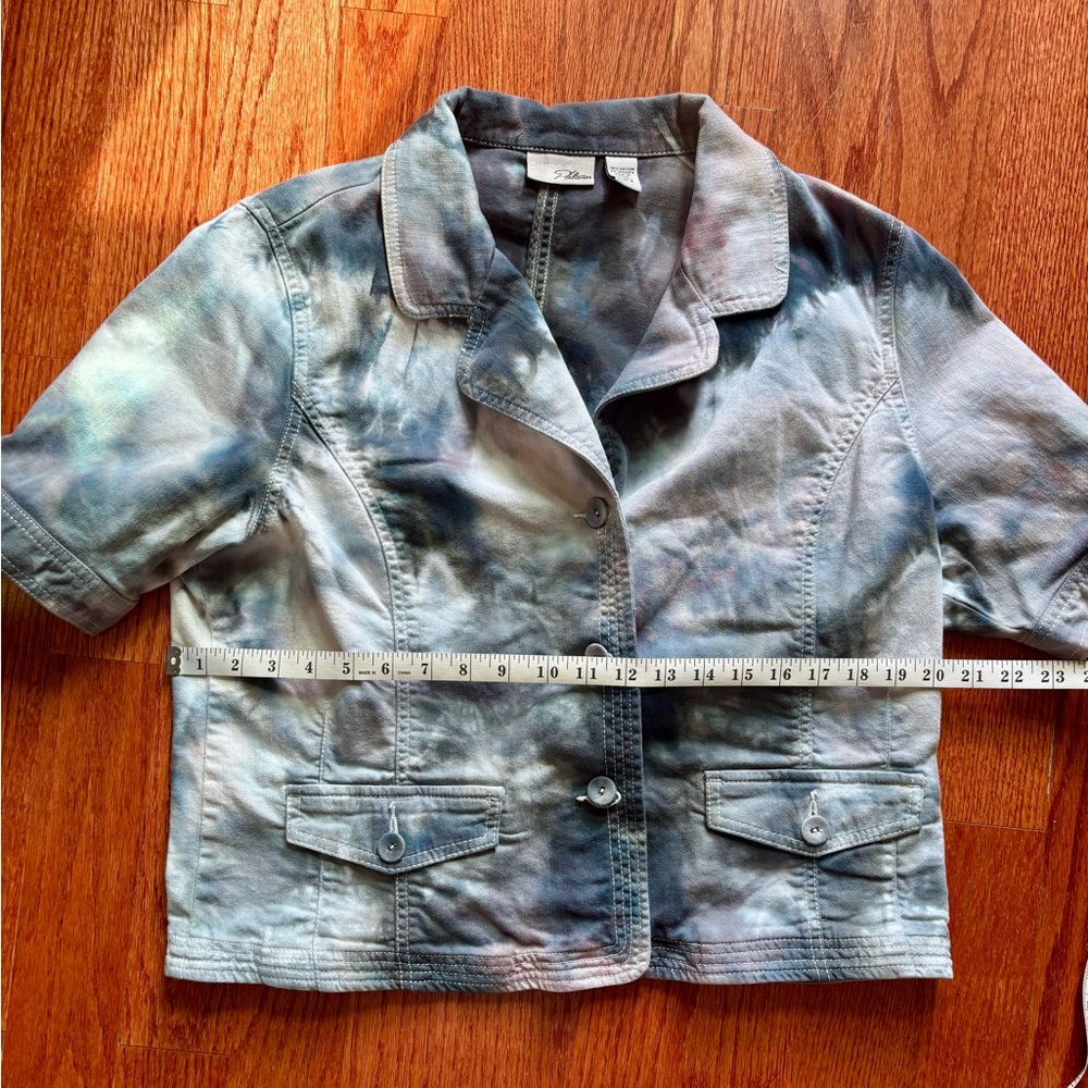 Chico’s Platinum, women’s Tie-Dye Short Sleeve Jean Jacket, size 3 - Picture 6 of 7